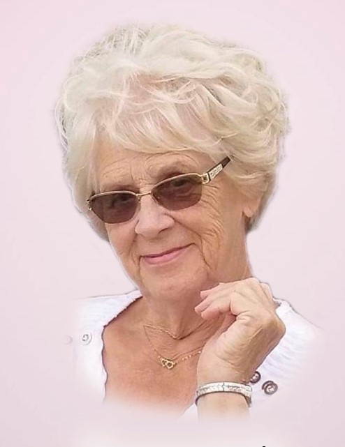 Mme Carmen LAVOIE