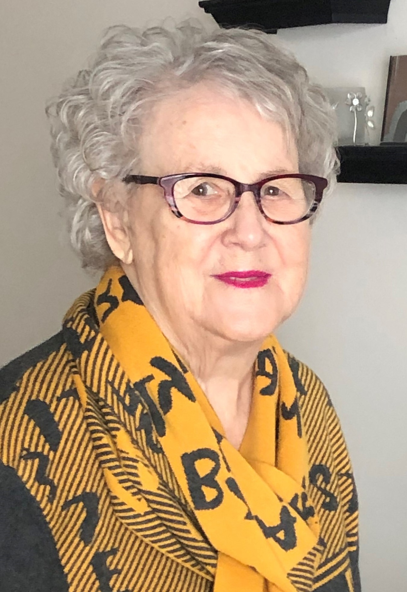 Mme Madeleine CÔTÉ