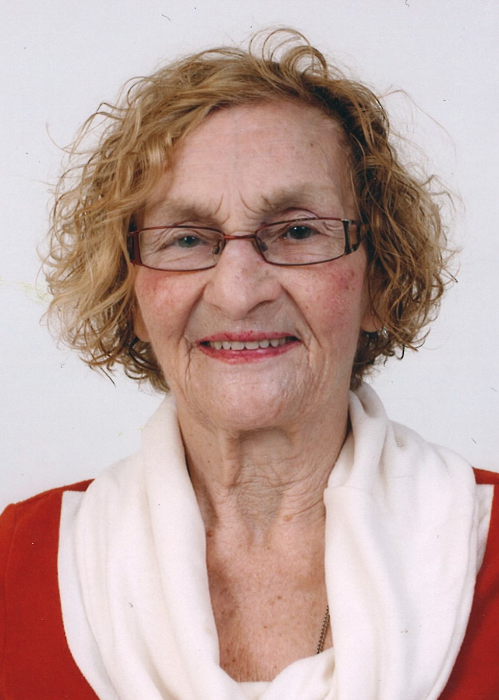 Mme Carmen BOUCHARD